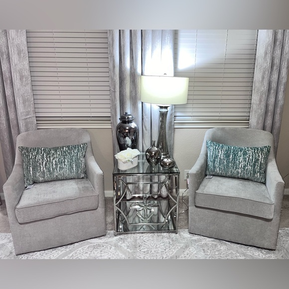 1-NWT CALDEIRA CUT VELVET DESIGN DECORATIVE PILLOW Read description for details - Picture 8 of 17